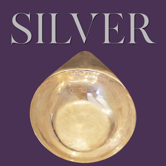 Elegant Four Silver Bowls with Triangular Handles and "C" Monogram - Picture 3 of 13